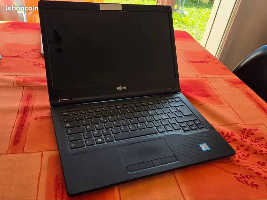 Ordinateur portable Fujitsu Lifebook E Series reconditionné, photo 1 sur 6