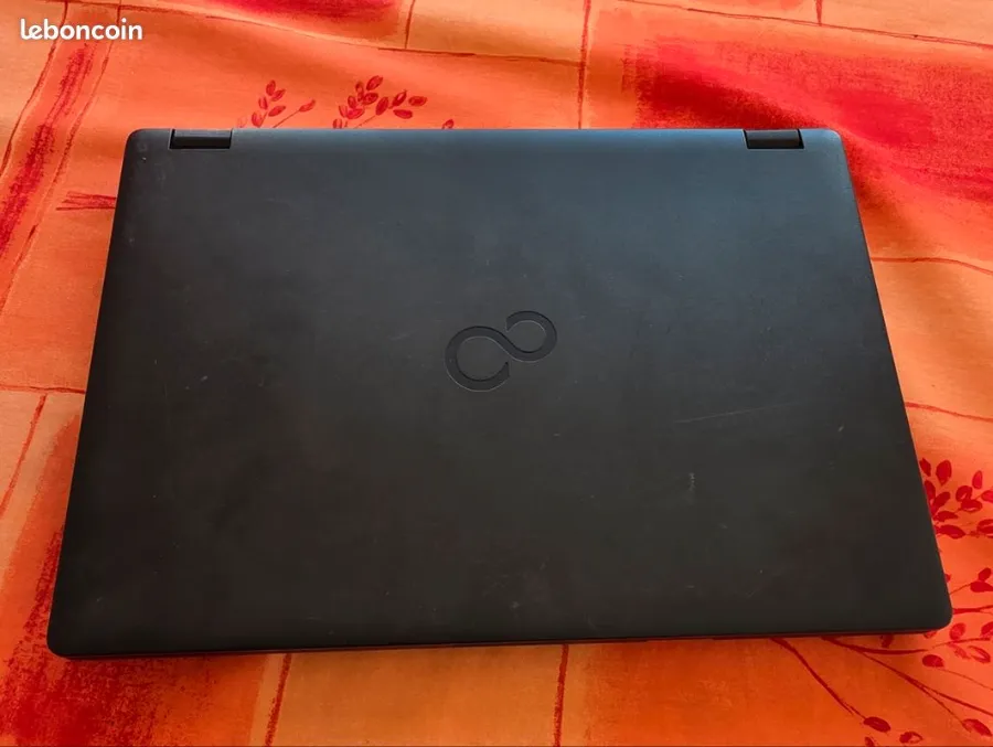 Ordinateur portable Fujitsu Lifebook E Series reconditionné, photo 2 sur 6
