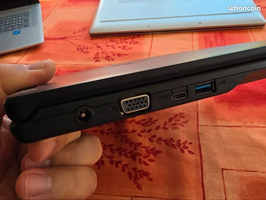 Ordinateur portable Fujitsu Lifebook E Series reconditionné, photo 4 sur 6