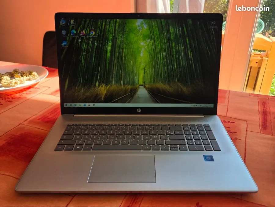 Ordinateur portable HP Laptop 17-cn0018nf reconditionné, photo 1 sur 6