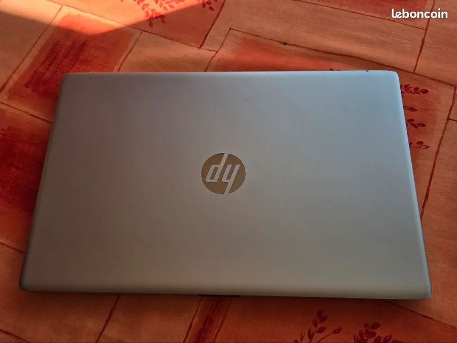 Ordinateur portable HP Laptop 17-cn0018nf reconditionné, photo 2 sur 6