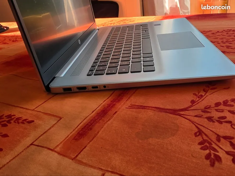 Ordinateur portable HP Laptop 17-cn0018nf reconditionné, photo 3 sur 6