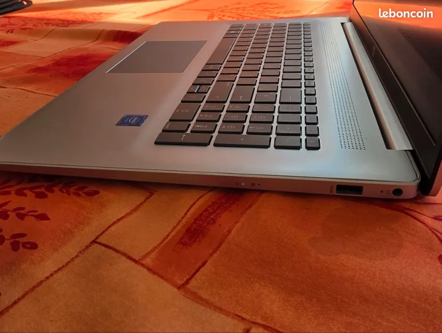 Ordinateur portable HP Laptop 17-cn0018nf reconditionné, photo 4 sur 6